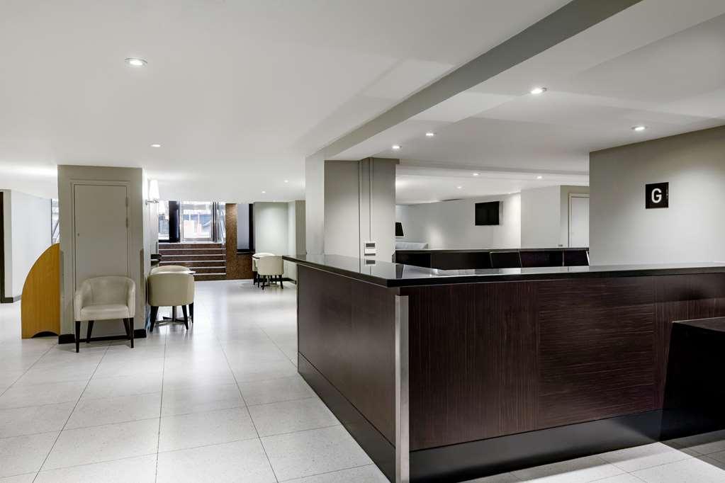 Radisson Red Hotel London Heathrow Ресторант снимка