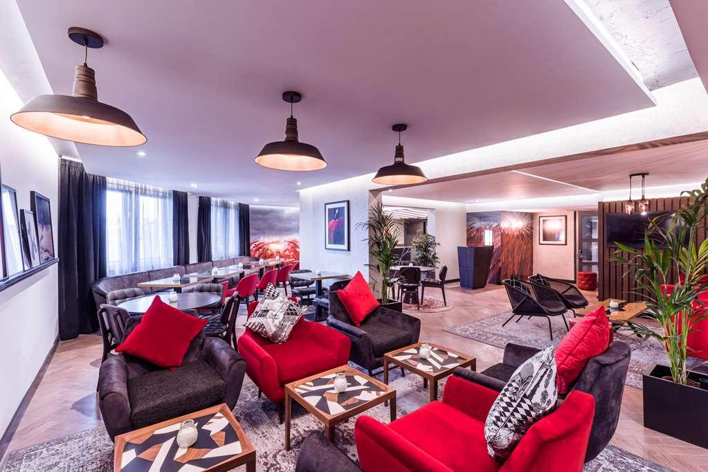 Radisson Red Hotel London Heathrow Ресторант снимка