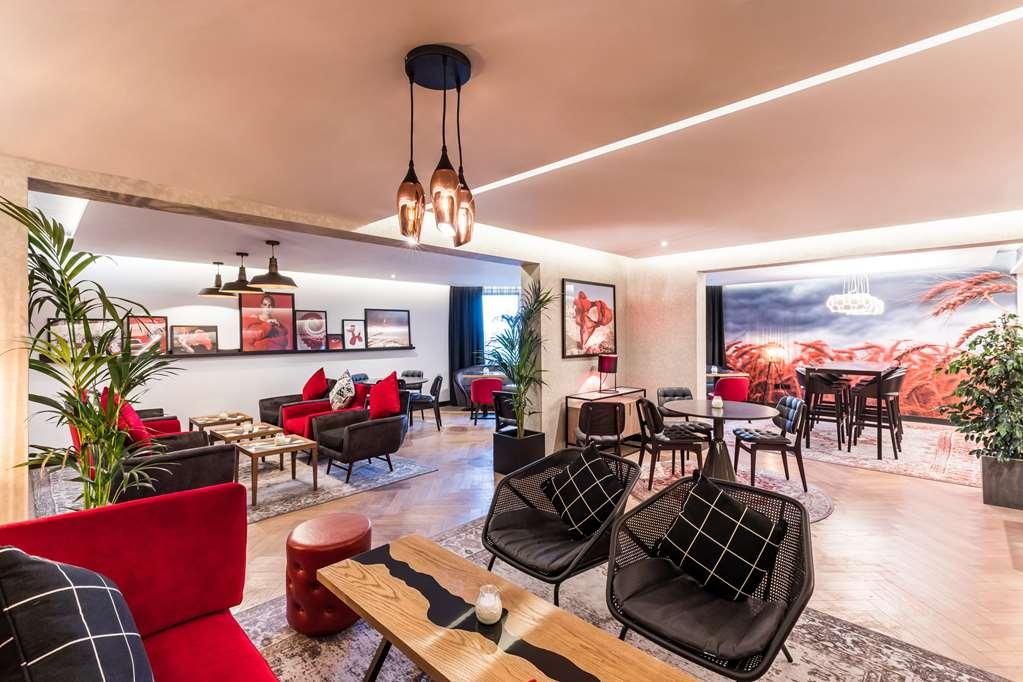Radisson Red Hotel London Heathrow Ресторант снимка