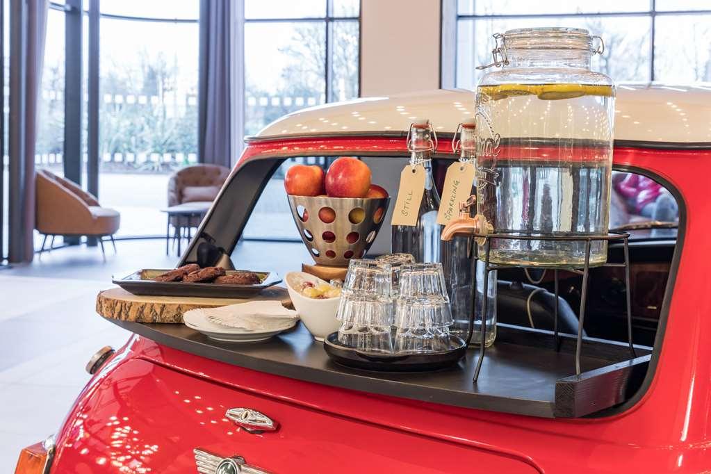 Radisson Red Hotel London Heathrow Екстериор снимка