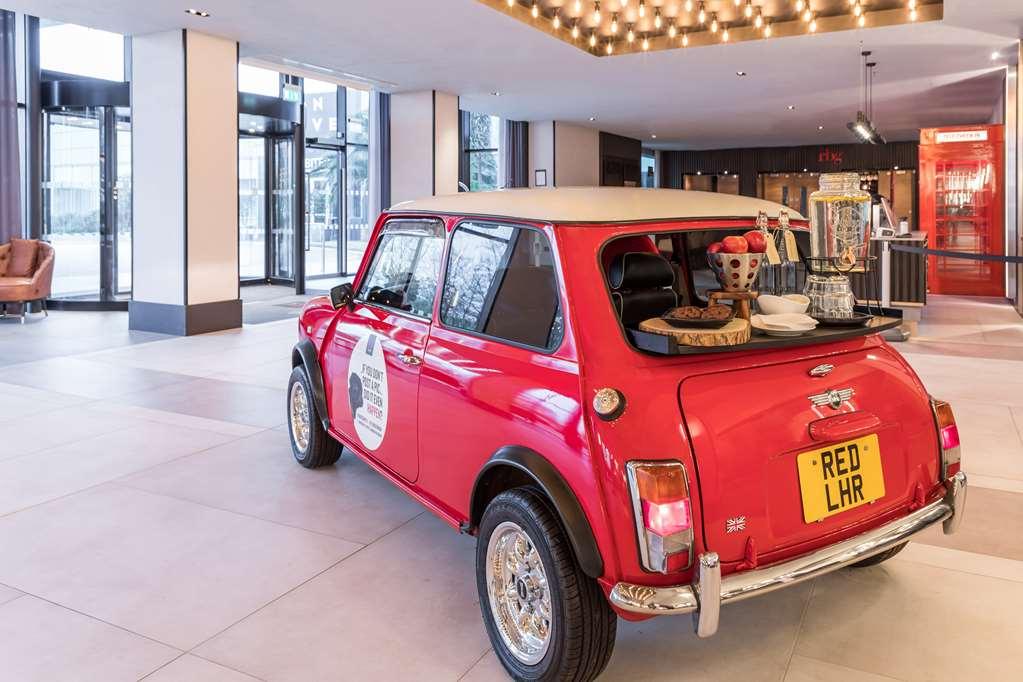 Radisson Red Hotel London Heathrow Екстериор снимка