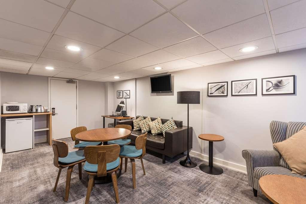 Radisson Red Hotel London Heathrow Ресторант снимка