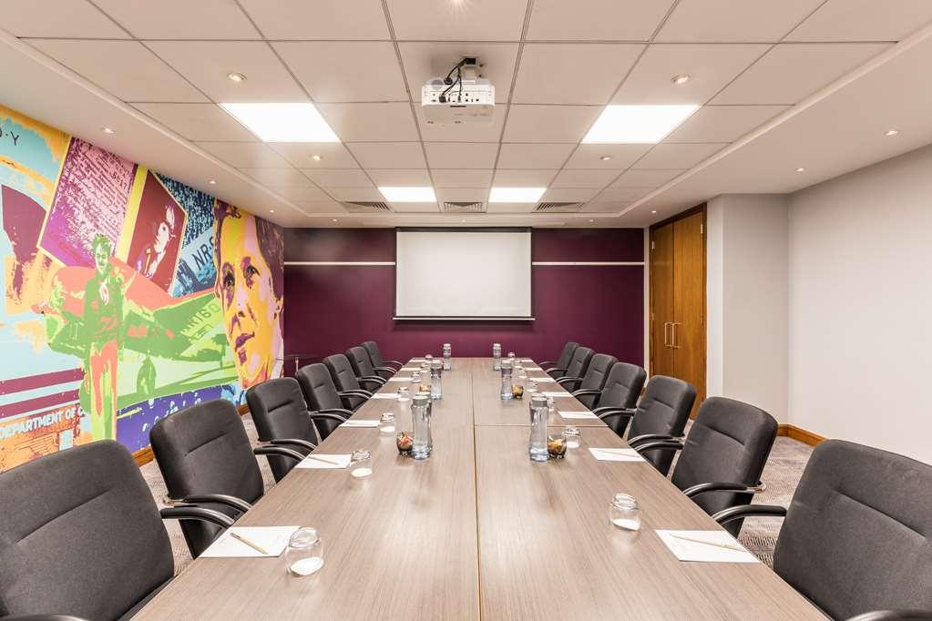 Radisson Red Hotel London Heathrow Съоръжения снимка