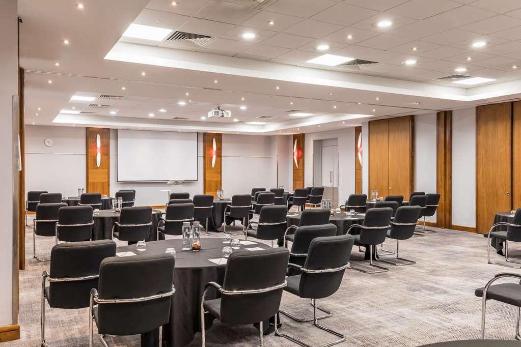 Radisson Red Hotel London Heathrow Съоръжения снимка