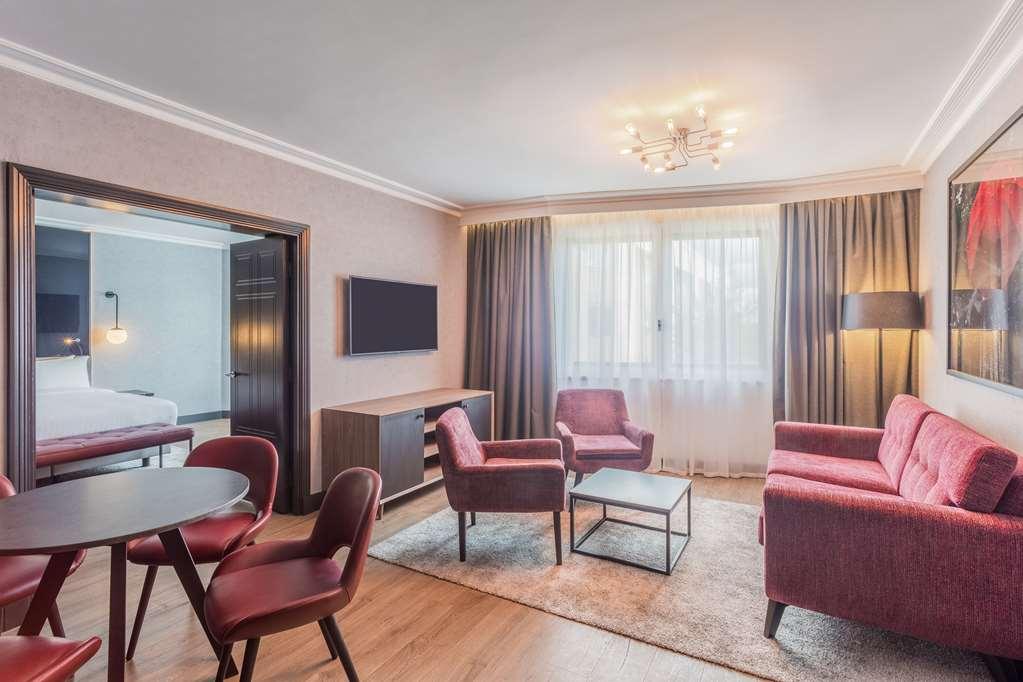 Radisson Red Hotel London Heathrow Стая снимка