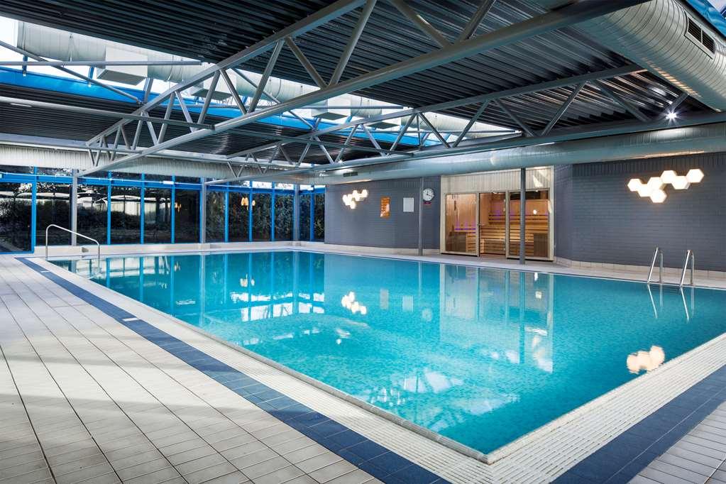 Radisson Red Hotel London Heathrow Екстериор снимка
