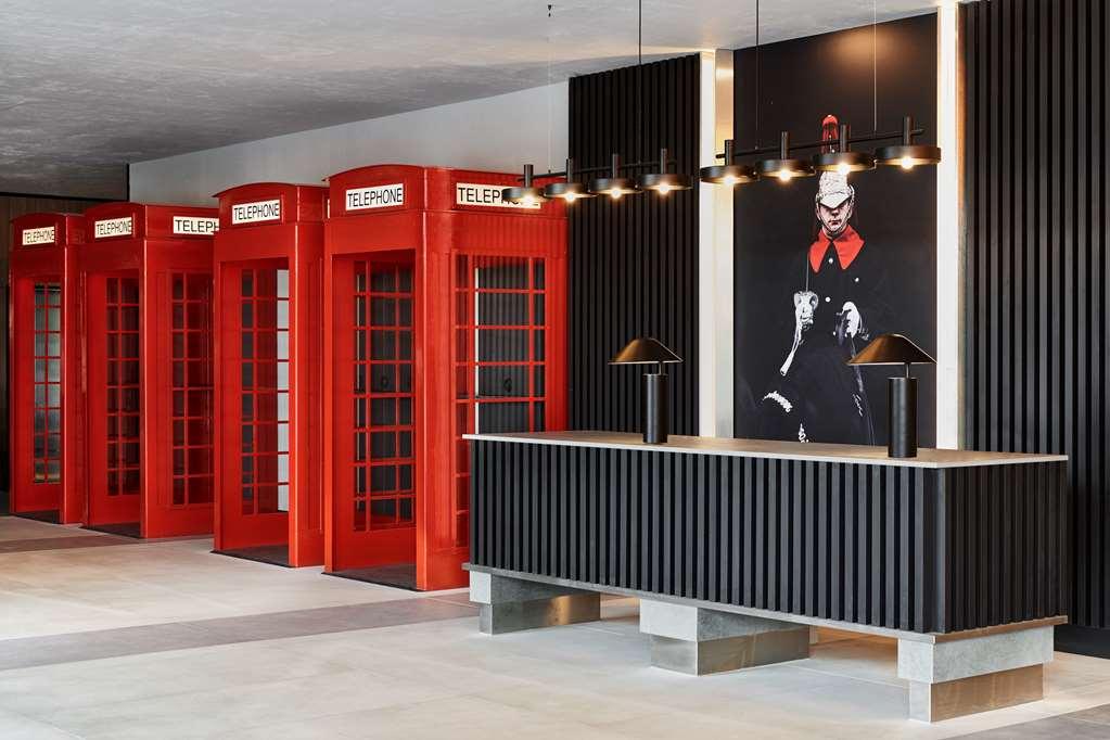 Radisson Red Hotel London Heathrow Екстериор снимка
