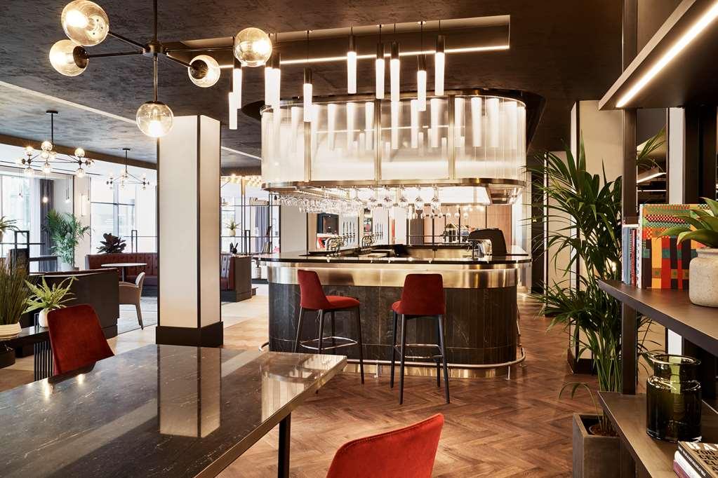 Radisson Red Hotel London Heathrow Ресторант снимка