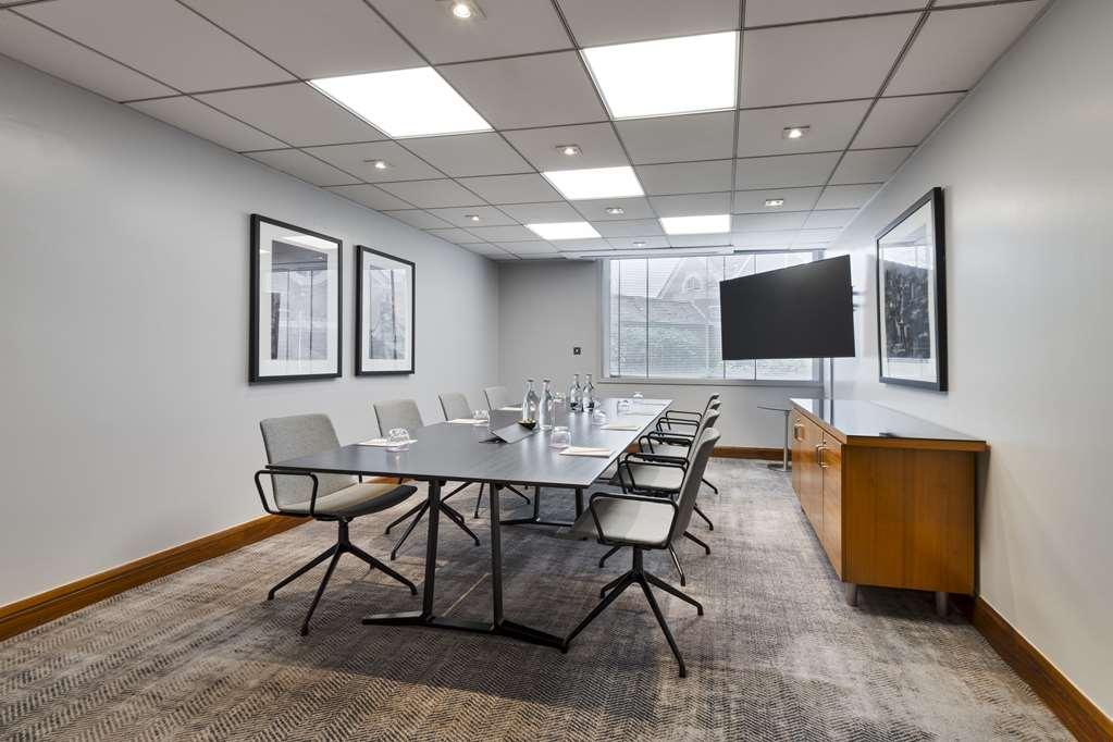 Radisson Red Hotel London Heathrow Съоръжения снимка