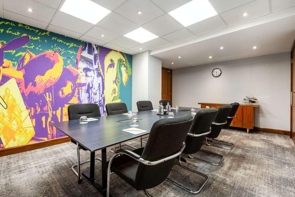 Radisson Red Hotel London Heathrow Съоръжения снимка