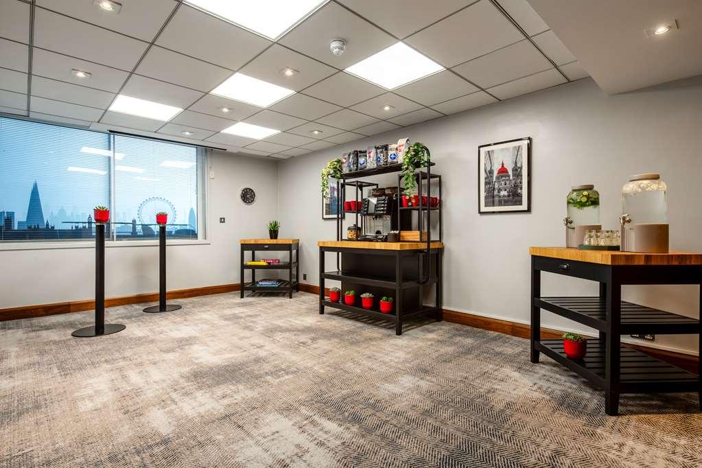 Radisson Red Hotel London Heathrow Съоръжения снимка