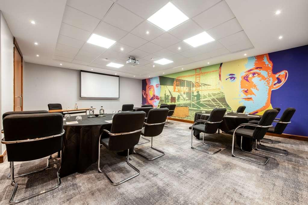 Radisson Red Hotel London Heathrow Съоръжения снимка