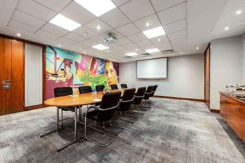 Radisson Red Hotel London Heathrow Съоръжения снимка