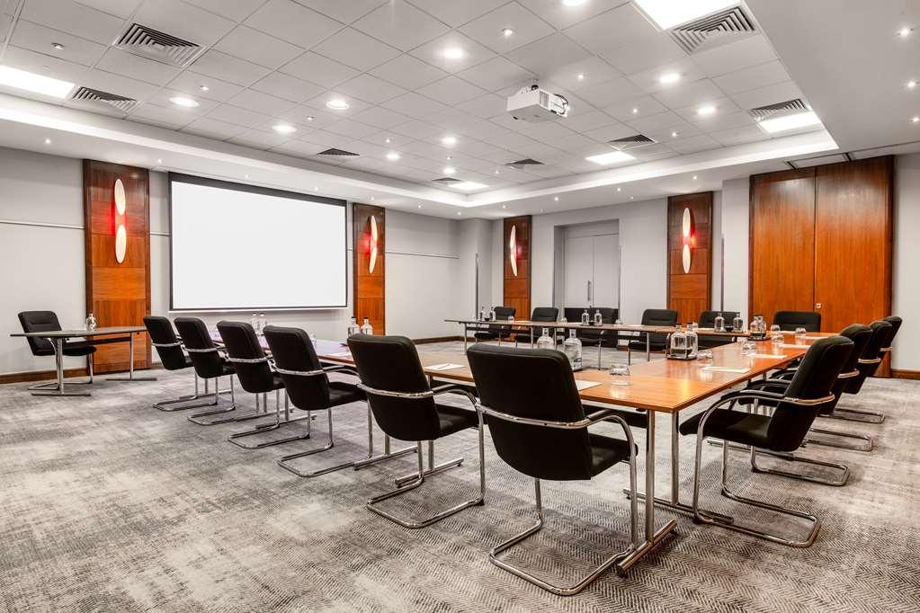 Radisson Red Hotel London Heathrow Съоръжения снимка