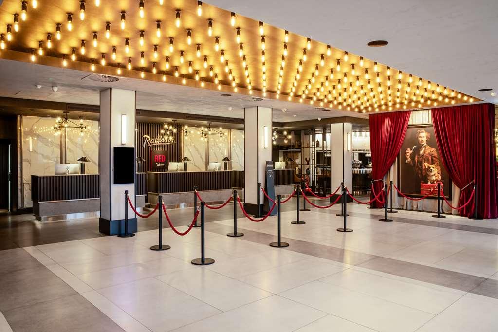 Radisson Red Hotel London Heathrow Интериор снимка