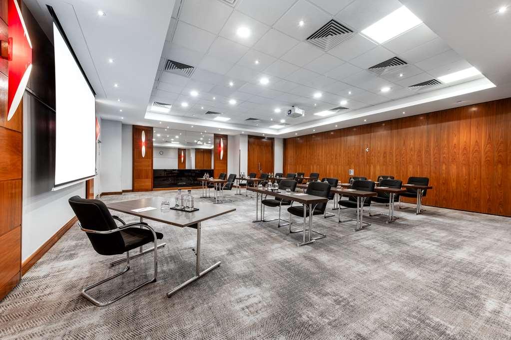 Radisson Red Hotel London Heathrow Съоръжения снимка