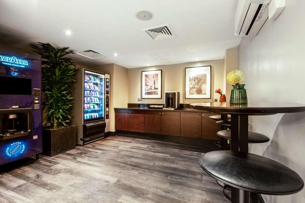 Radisson Red Hotel London Heathrow Съоръжения снимка