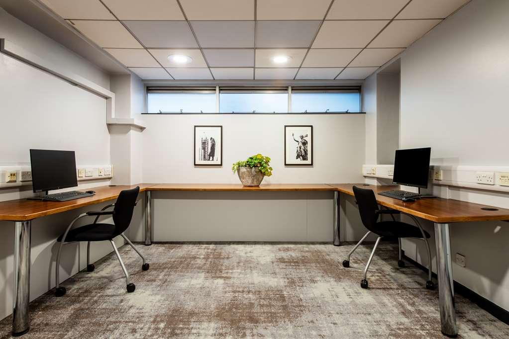 Radisson Red Hotel London Heathrow Съоръжения снимка