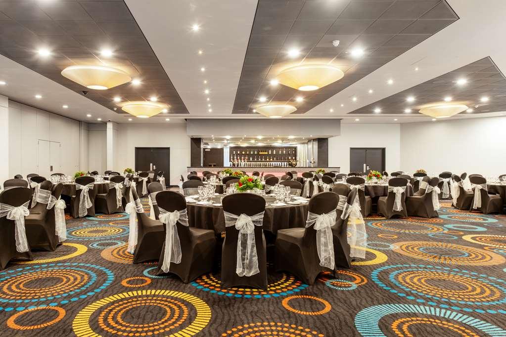 Radisson Red Hotel London Heathrow Съоръжения снимка