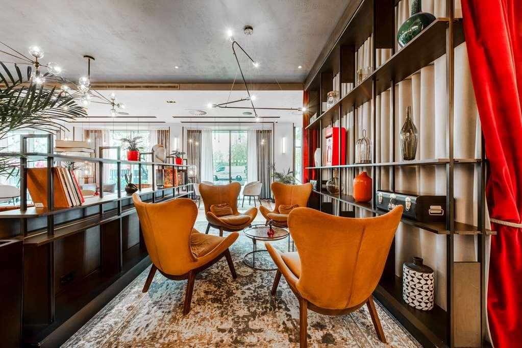 Radisson Red Hotel London Heathrow Ресторант снимка
