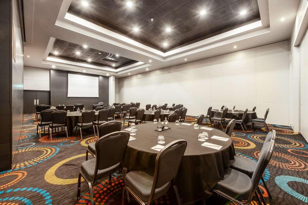 Radisson Red Hotel London Heathrow Съоръжения снимка