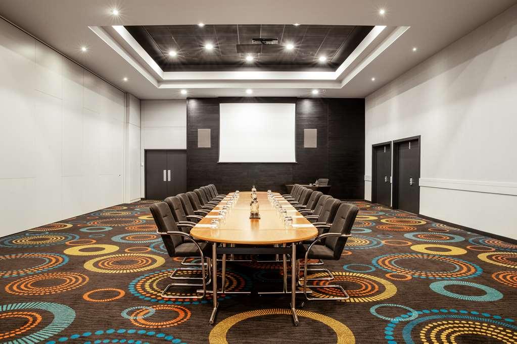 Radisson Red Hotel London Heathrow Съоръжения снимка