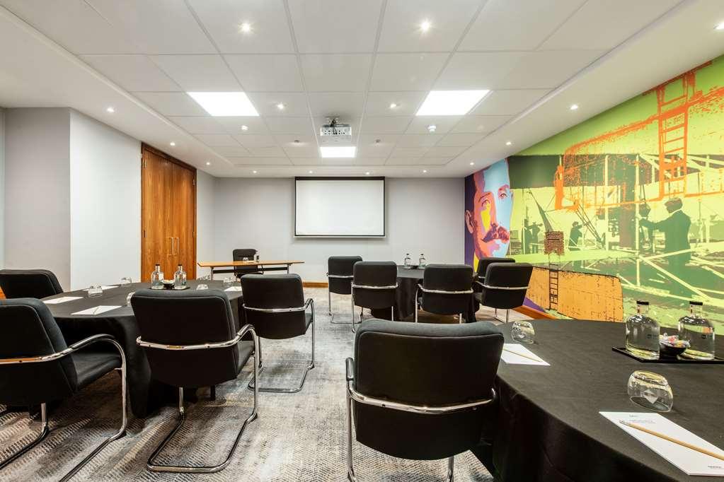 Radisson Red Hotel London Heathrow Съоръжения снимка